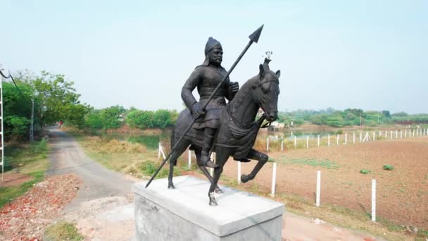 Statue Warrior Helmet Lance Mounted Black Horse Going Front Calmly — Video Stock