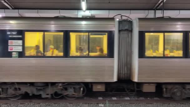 Train Departing Underground Platform Translink Queensland Rail City Network Brisbane — Stock video