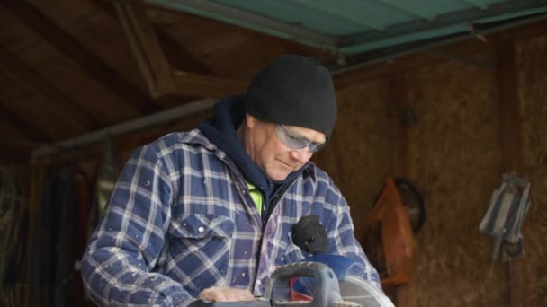 Man Cuts Piece Wood Table Saw Measures — Stock Video