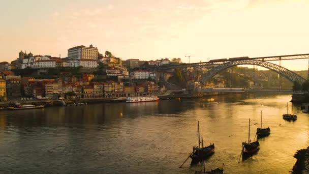Porto Old Town Dom Luis Bridge Boats Dock Douro Riverside — Video Stock