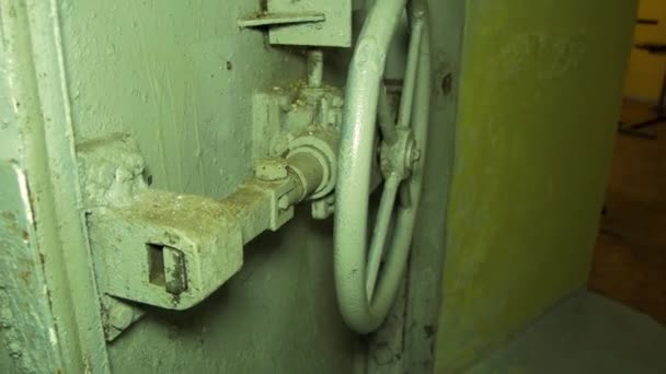 Steel Door Lock Concrete Bomb Shelter Hide Civil People Underground — Vídeo de Stock