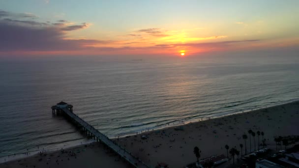 Günbatımında Pasifik Okyanusu Manhattan Beach Pier Kaliforniya Abd Geniş Hava — Stok video