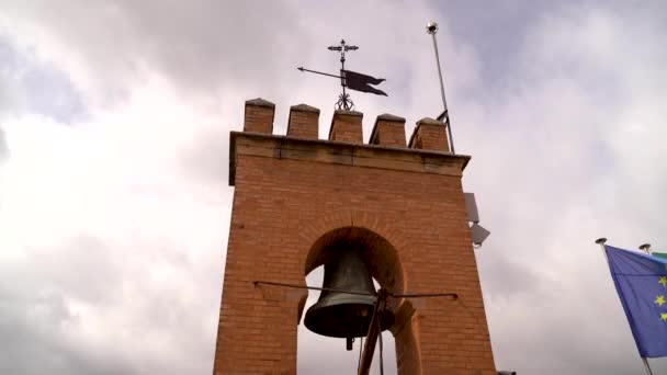 Inclinarse Sobre Famosa Torre Del Reloj Parte Superior Alhambra Con — Vídeo de stock