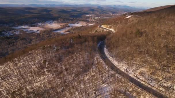 Aerial Drone Footage Beautiful Snowy Scenic Highway Appalachian Mountains Winter — Stockvideo