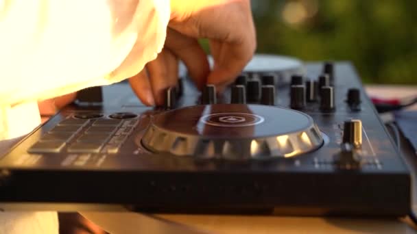 Close Person Outdoor Djing Sunset — Stok Video