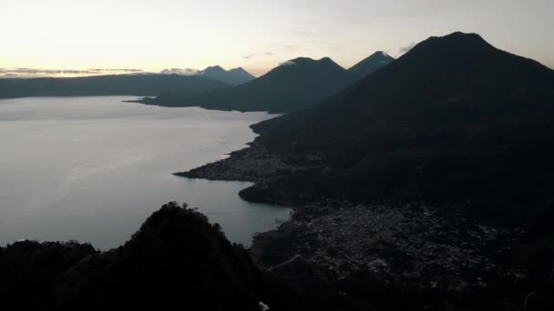 Zonsopkomst Boven Lake Atitlan Vulkanen Uitzicht Vanaf Indiase Neus San — Stockvideo