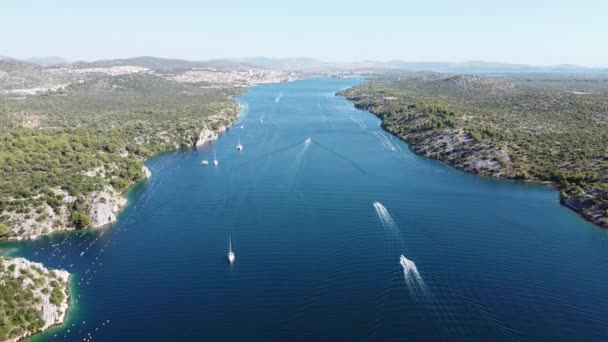 Río Krka Dalmacia Croacia Vista Panorámica Drones Aéreos Veleros Yates — Vídeos de Stock