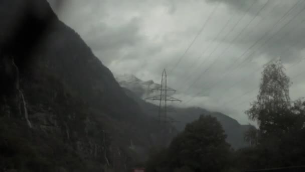 Auto Fährt Auf Der Straße — Stockvideo