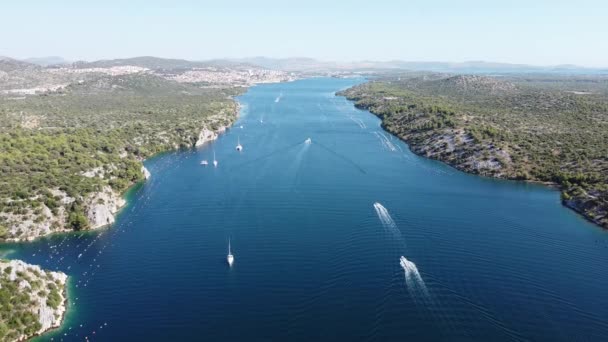 Rzeka Krka Dalmacja Chorwacja Sport Lotniczy Drone Widok Łodzi Jachtów — Wideo stockowe