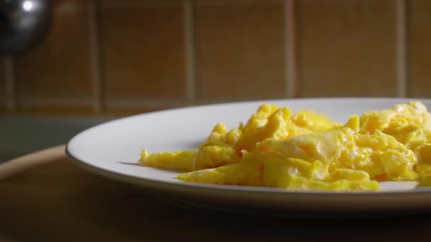 Close View Delicious Scrambled Eggs Plate Truck Shot — Stock videók