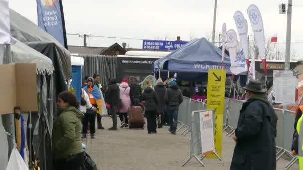 Ucrania Polonia Cruzando Campamento Base Para Refugiados Medyka Los Desplazados — Vídeo de stock