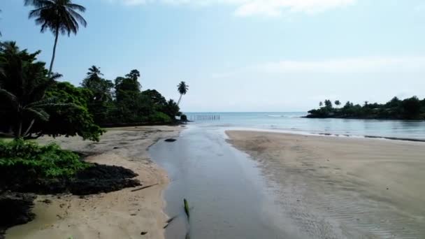 Aerial Drone View Low Baia Praia Rei Agua Ize Beach — Stock Video