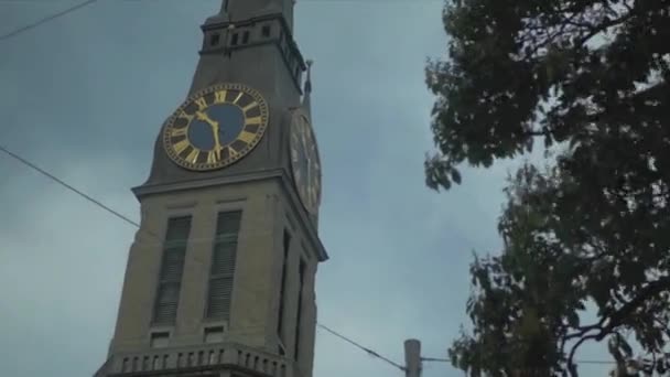 Torre Dell Orologio Sulla Città — Video Stock