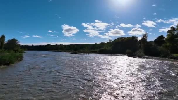 Voo Sobre Sol Brilhando Água Inundada Rio Rangitkei Nova Zelândia — Vídeo de Stock