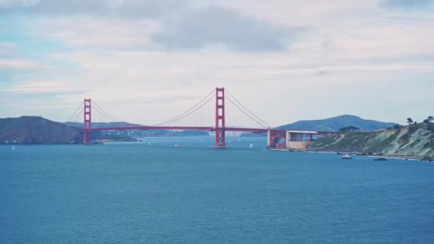 Time Lapse Shot Cruising Boats River Red Colored Golden Gate — Vídeos de Stock