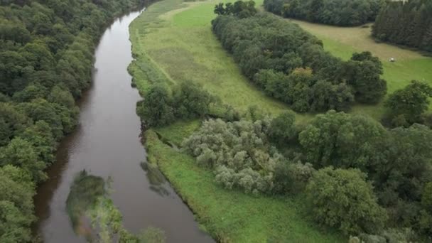 Drone Shot Large River Flowing Green Fields — Stock Video