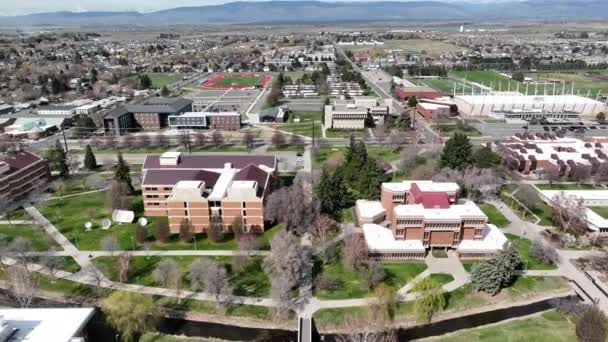 Cinematic Aerial Drone Footage Central Washington University Campus Library Building — Wideo stockowe