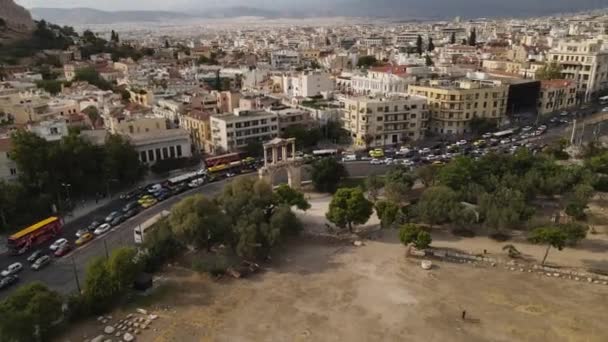 Aerial View Hadrian Arch Acropolis Downtown Athens Busy Daily Traffic — Stock Video