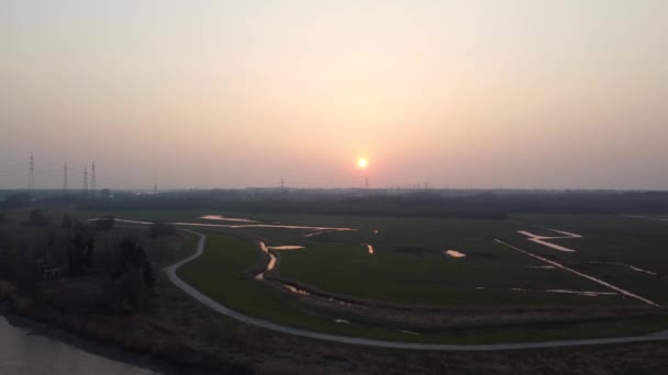 Majestätischer Sonnenuntergang Über Überfluteten Feldern Und Bewässerungskanälen Belgien Luftaufnahme — Stockvideo