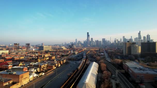 Subway City Chicago Skyline Aerial — стоковое видео