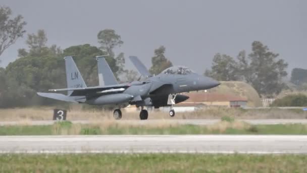 Πολεμική Αεροπορία F15 Της Πολεμικής Αεροπορίας Των Ηπα Έτοιμη Απογειωθεί — Αρχείο Βίντεο