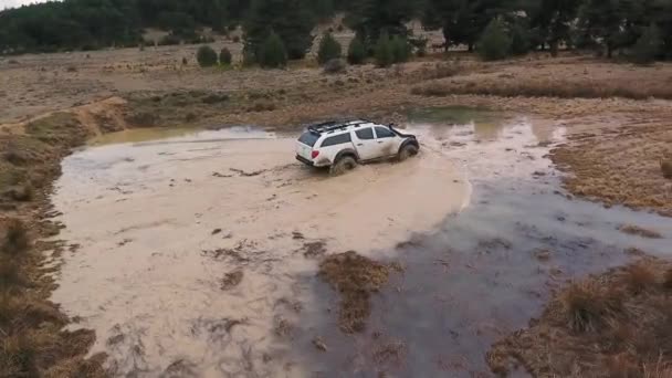 White Offroad Car Crossing Puddle — Stockvideo