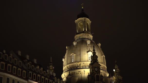 Dresde Frauenkirche Una Iglesia Histórica Centro Ciudad Por Noche — Vídeo de stock