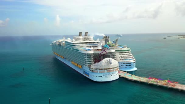 Rotating Drone Shot Two Wonder Seas Royal Caribbean Cruise Ship — стоковое видео