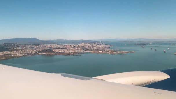 Window Seat View Airplane Flying San Francisco Bay City Distance — ストック動画