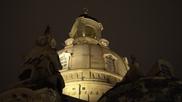 Close Cúpula Iluminada Frauenkirche Dresden Noite — Vídeo de Stock
