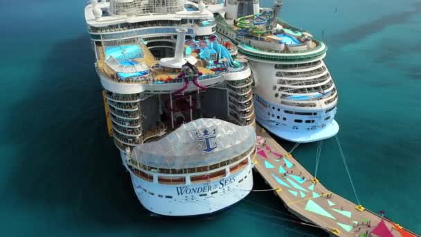 Luchtopname Van Het Achterschip Van Het Wonder Seas Royal Caribbean — Stockvideo