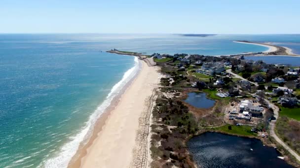 Cidade Costeira Tropical Cercada Por Mar Azul Praia Arenosa Vista — Vídeo de Stock