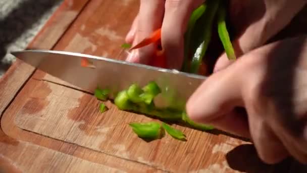 Chopping Red Green Bell Peppers Dice Chopping Board Close — Vídeos de Stock