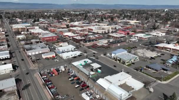 Batı Washington Daki Kittitas County Ellensburg Şehrinin Sinematik Hava Görüntüsü — Stok video