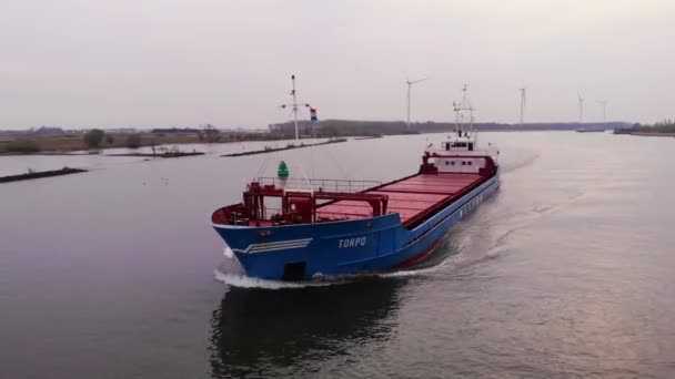 Aerial Circle Dolly Forward Bow Torpo Cargo Ship Navigating Oude — kuvapankkivideo