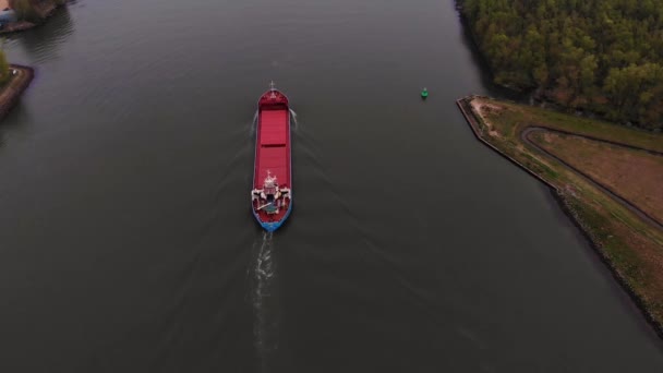 Aerial Birds Eye Torpo Cargo Ship Going Oude Maas Tilt — Vídeos de Stock