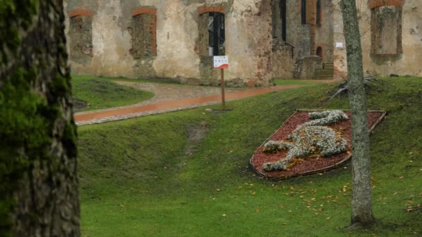 Castelo Medieval Grobina Localizado Grobina Letônia Ruínas Dia Nublado Outono — Vídeo de Stock