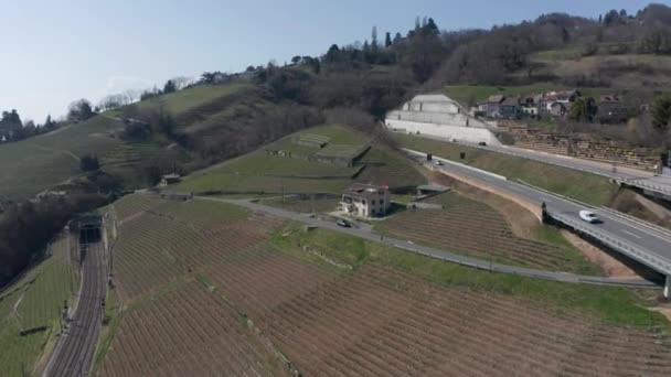 Aerial Gospodarstw Rolnych Domów Pięknej Szwajcarskiej Wsi — Wideo stockowe