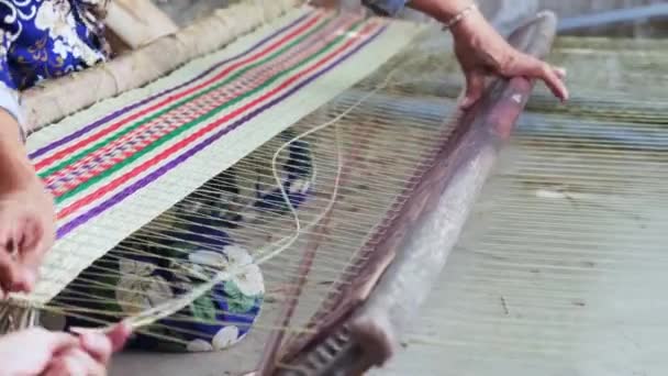 Close Local Asian Woman Making Sedge Mat Organic Vietnamese Product — Stok video