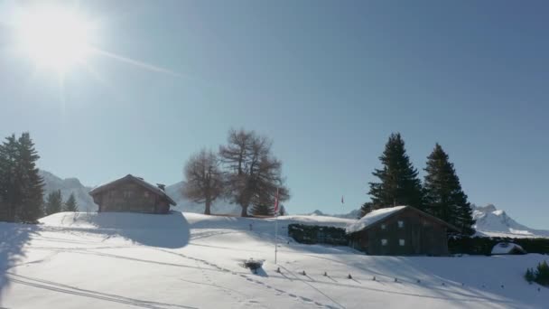 Aufbau Der Hütten Einer Wunderschönen Schneebedeckten Landschaft — Stockvideo