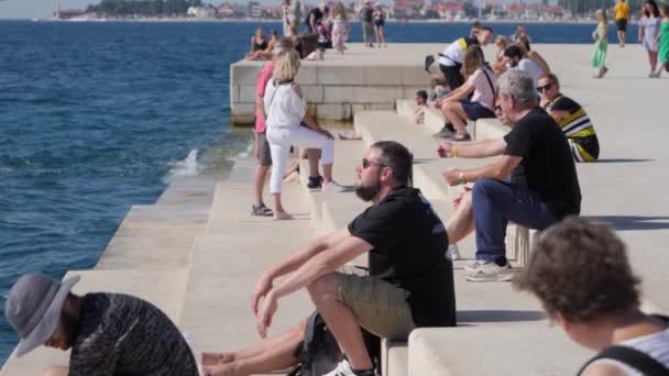 People Sitting Zadar Sea Organ Stairs — Vídeos de Stock