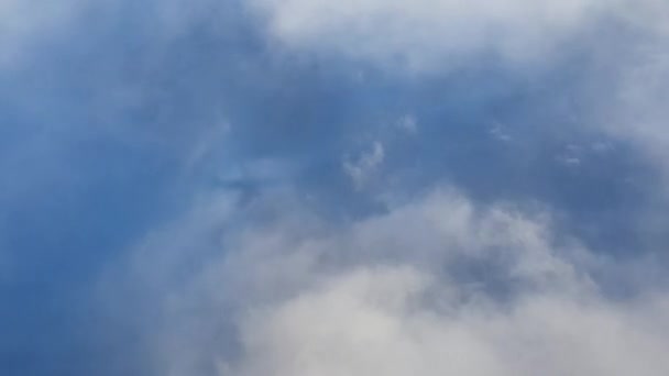 Avião Voando Através Das Nuvens Lançando Uma Sombra Gory Solar — Vídeo de Stock