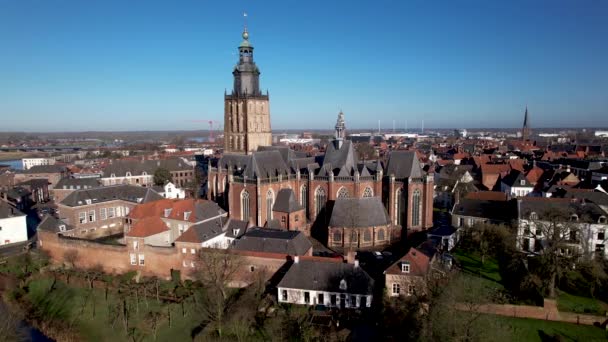 Movimiento Panorámico Continuo Que Muestra Ciudad Medieval Que Rodea Catedral — Vídeo de stock