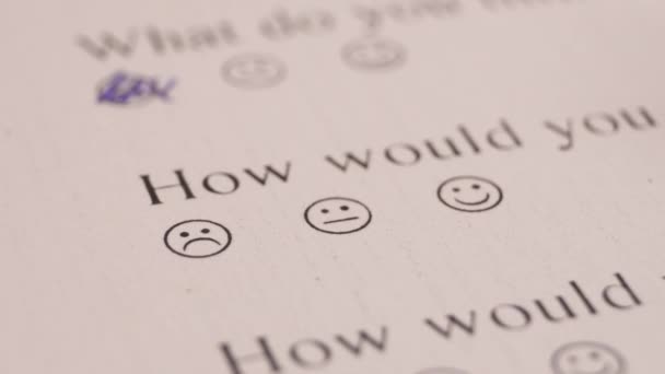 Rating Sheet Emoticon Smiley Face Mark Pen Selektivní Zaostření Snímku — Stock video