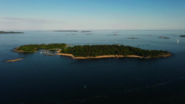 Widok Lotu Ptaka Wyspę Pihlajasaari Wieczór Letni Helsinkach Finlandia — Wideo stockowe