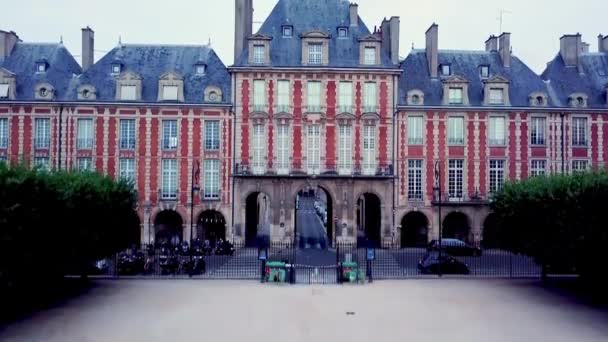 Ascending Drone View Pavillon Reine Historic House Arcades Place Des — Stock Video