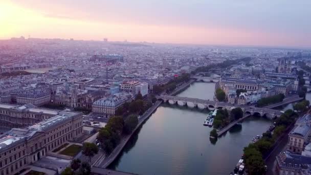 Flying Seine River Ile Cite Sunrise Panning View Paris Panorama — Vídeo de stock