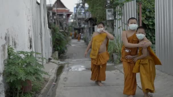 Thai Young Monks Facemasks Playing Together Rural Street Thailand — стоковое видео