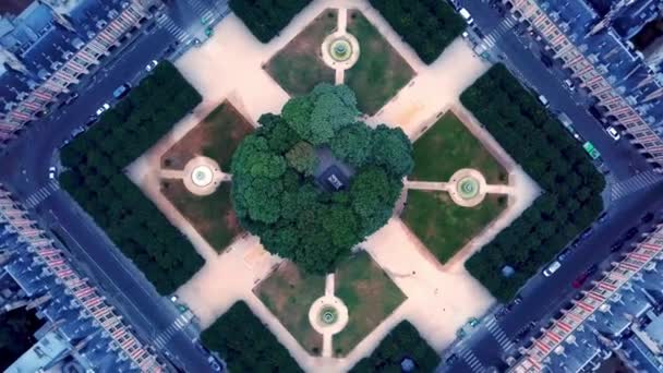 Dan Place Des Vosges Yukarıdan Aşağı Görüntüsü Evlerle Çevrili Simetrik — Stok video