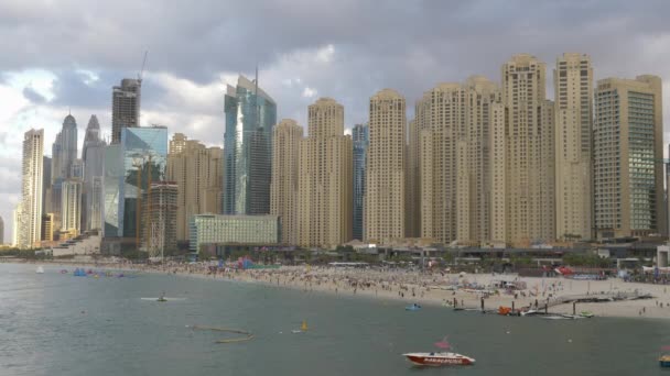 Widok Lotu Ptaka Dubai Marina Beach Jedną Najbardziej Popularnych Atrakcji — Wideo stockowe